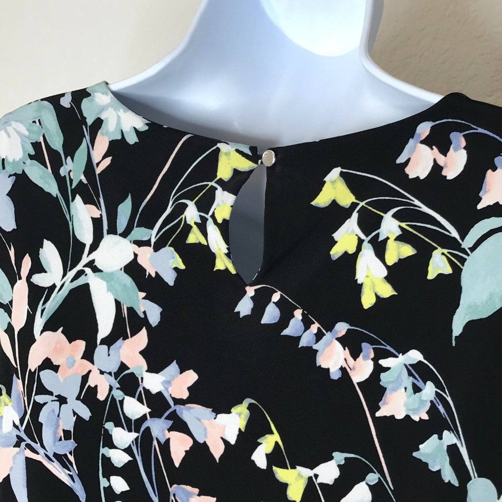 Calvin Klein Floral Sleeveless Blouse | Black/Light Blue | Medium - Picture 8 of 12
